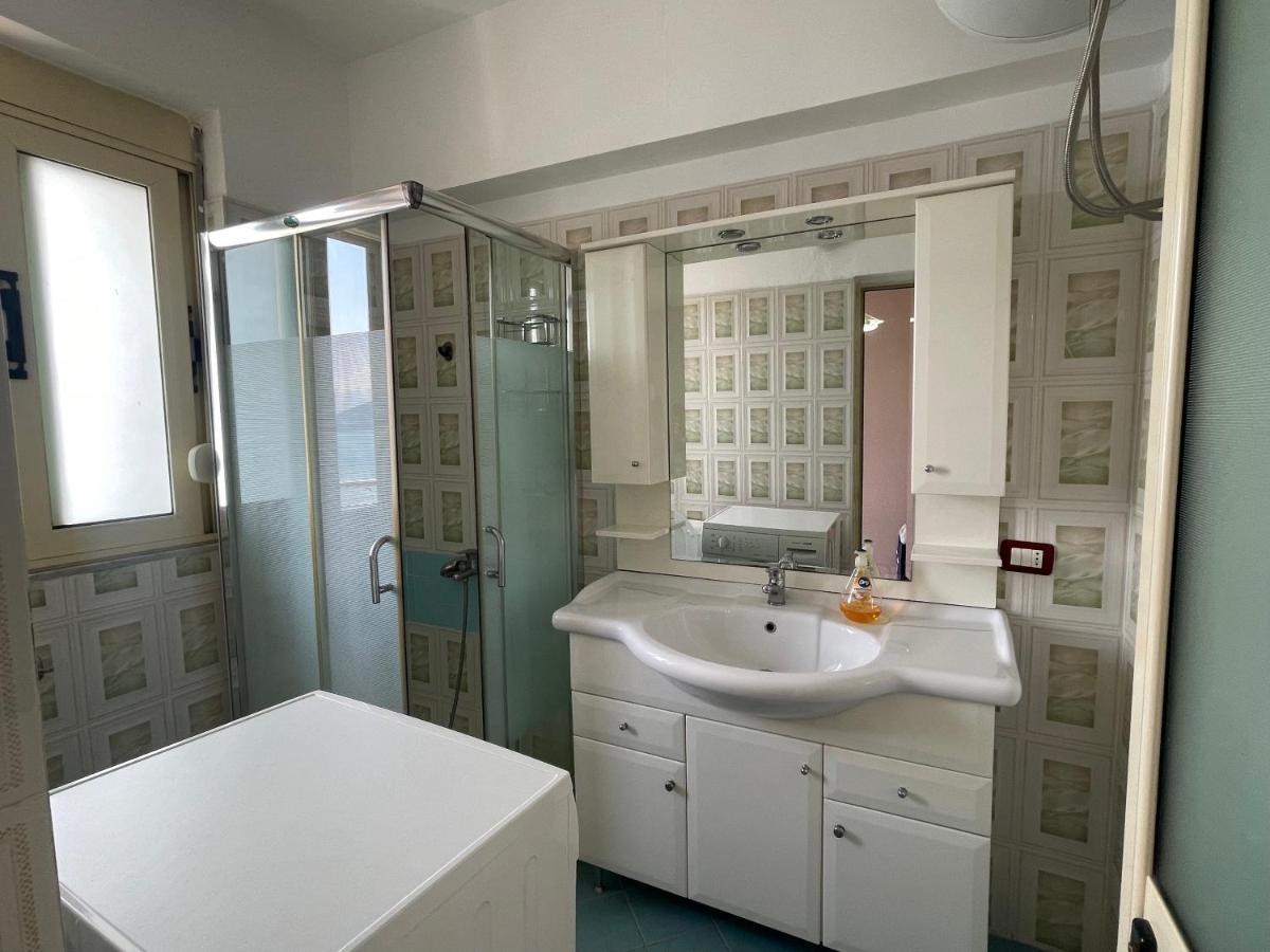 Sea View Apartment Vlorë Dış mekan fotoğraf