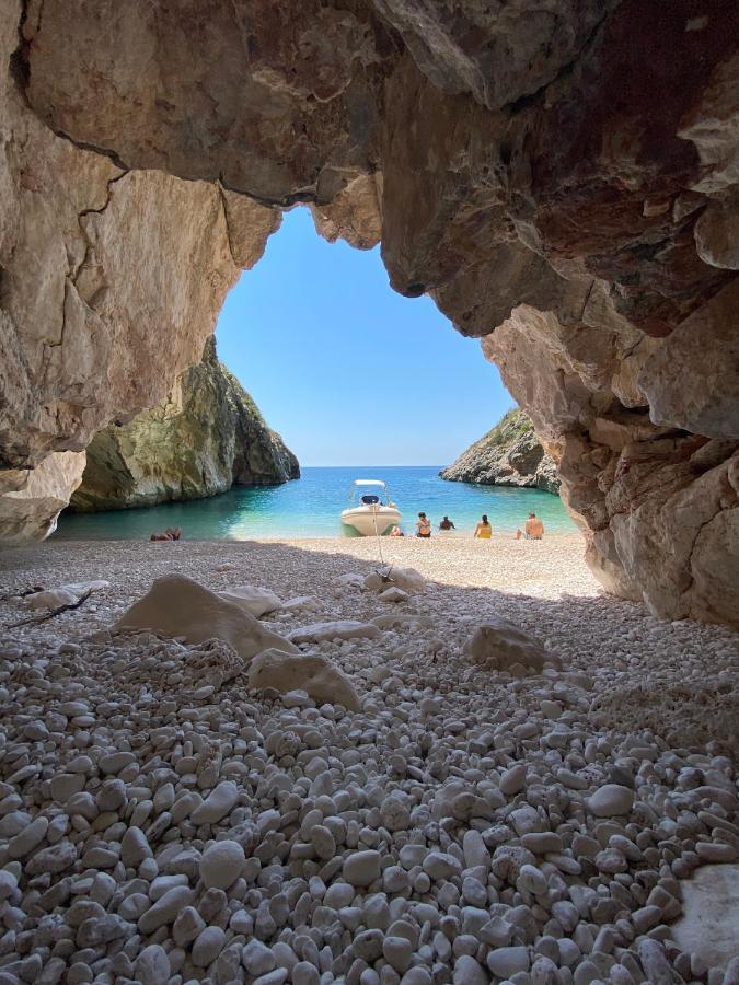 Sea View Apartment Vlorë Dış mekan fotoğraf
